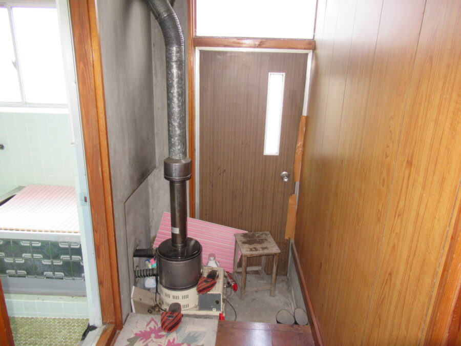 1970s wood house, 8-min walk to station, Aomori