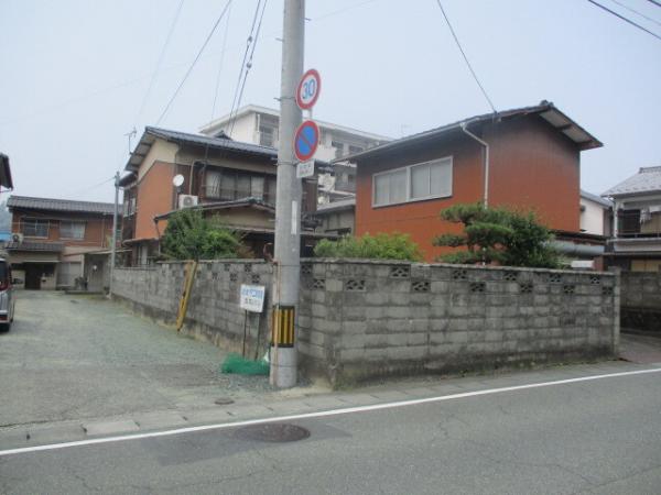 1960s wood house, 17-min walk to station, Ehime