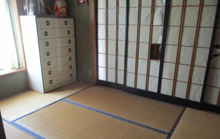 1970s wood house on a large plot in Nagano