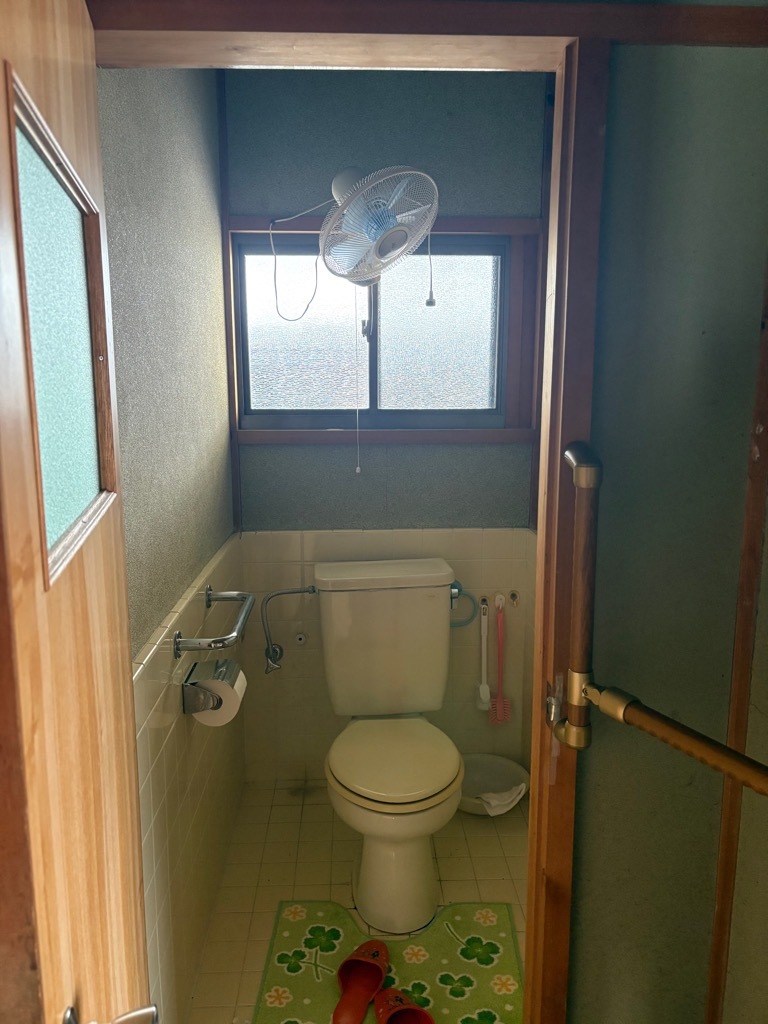 1980s wood house in Kochi