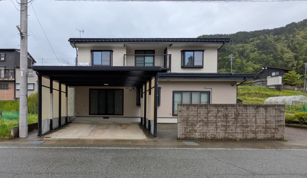 2000s wood house in Gifu