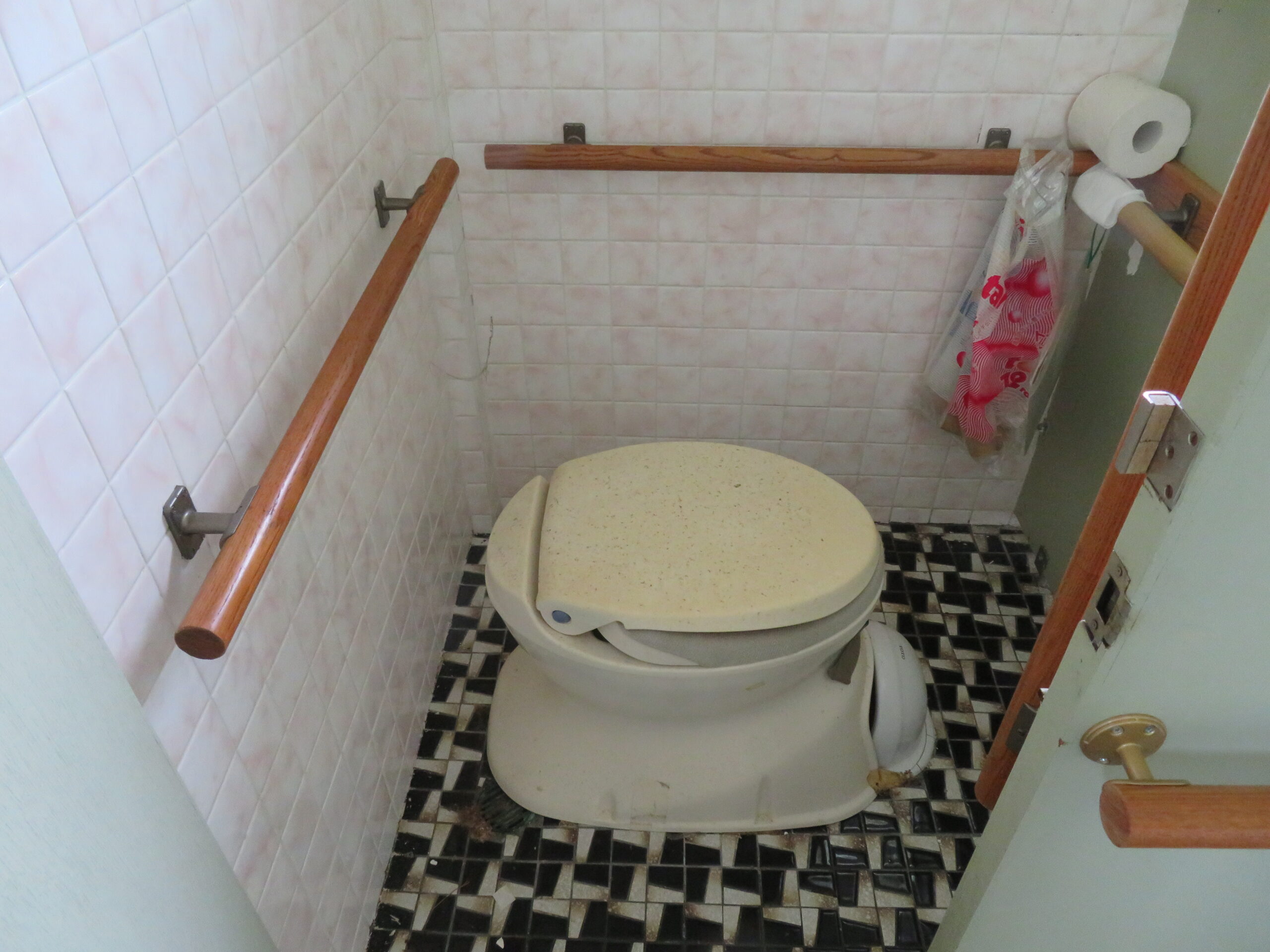 1970s concrete house in Matsusaka Kahada