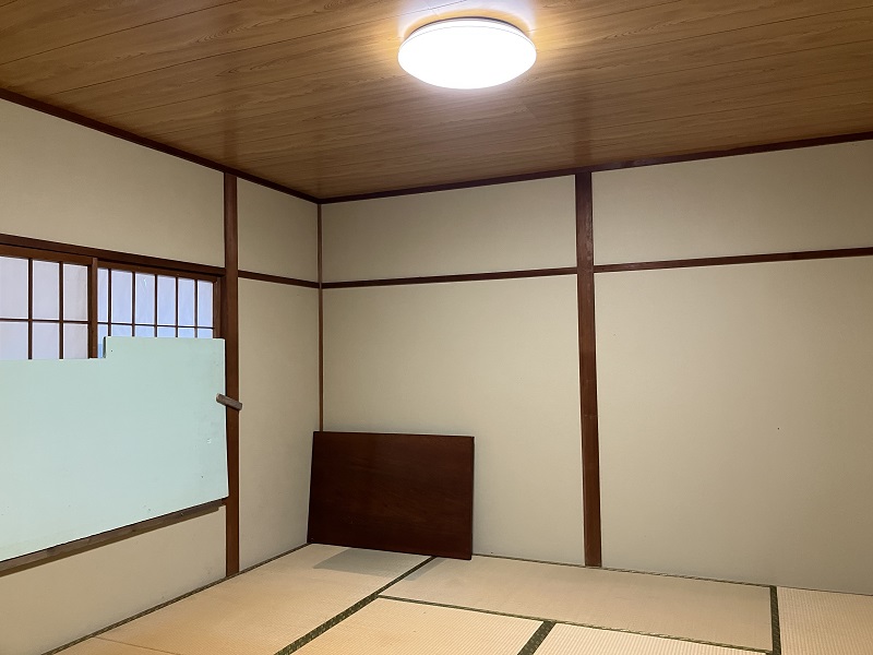 1960s wood house, 11-min walk to station, Tottori