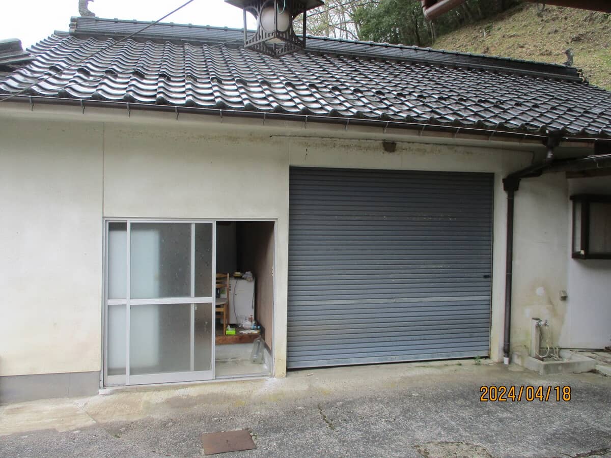 1930s wood house on a large plot in Hiroshima