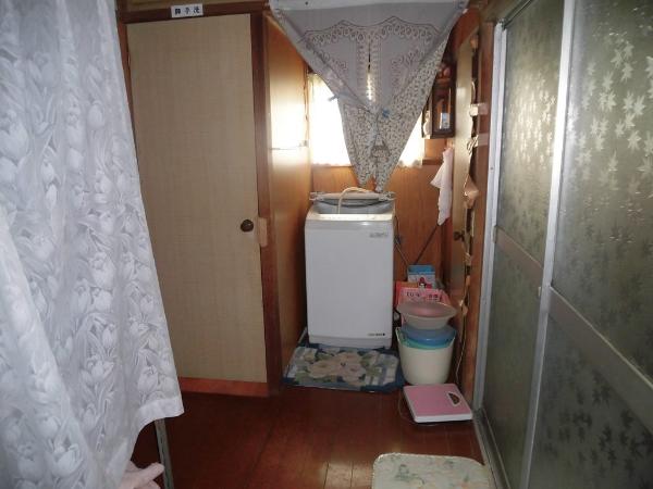 Property with good sunlight and a veranda