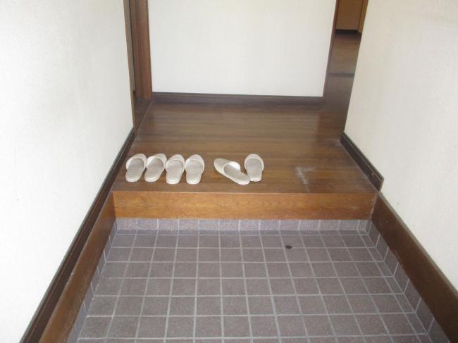 1980s concrete house, 20-min walk to station, Okayama