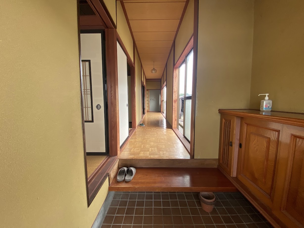 1980s wood house, 16-min walk to station, Toyama