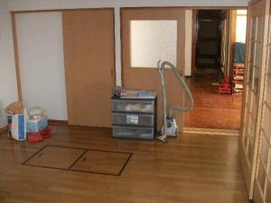 1960s wood house on a large plot in Niigata
