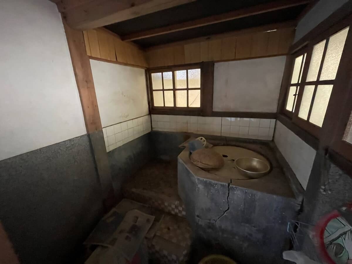 Wood house on a large plot in Hiroshima