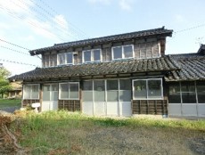 1960s wood house on a large plot in Niigata