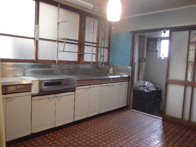 1930s wood house with outbuildings in Kagawa