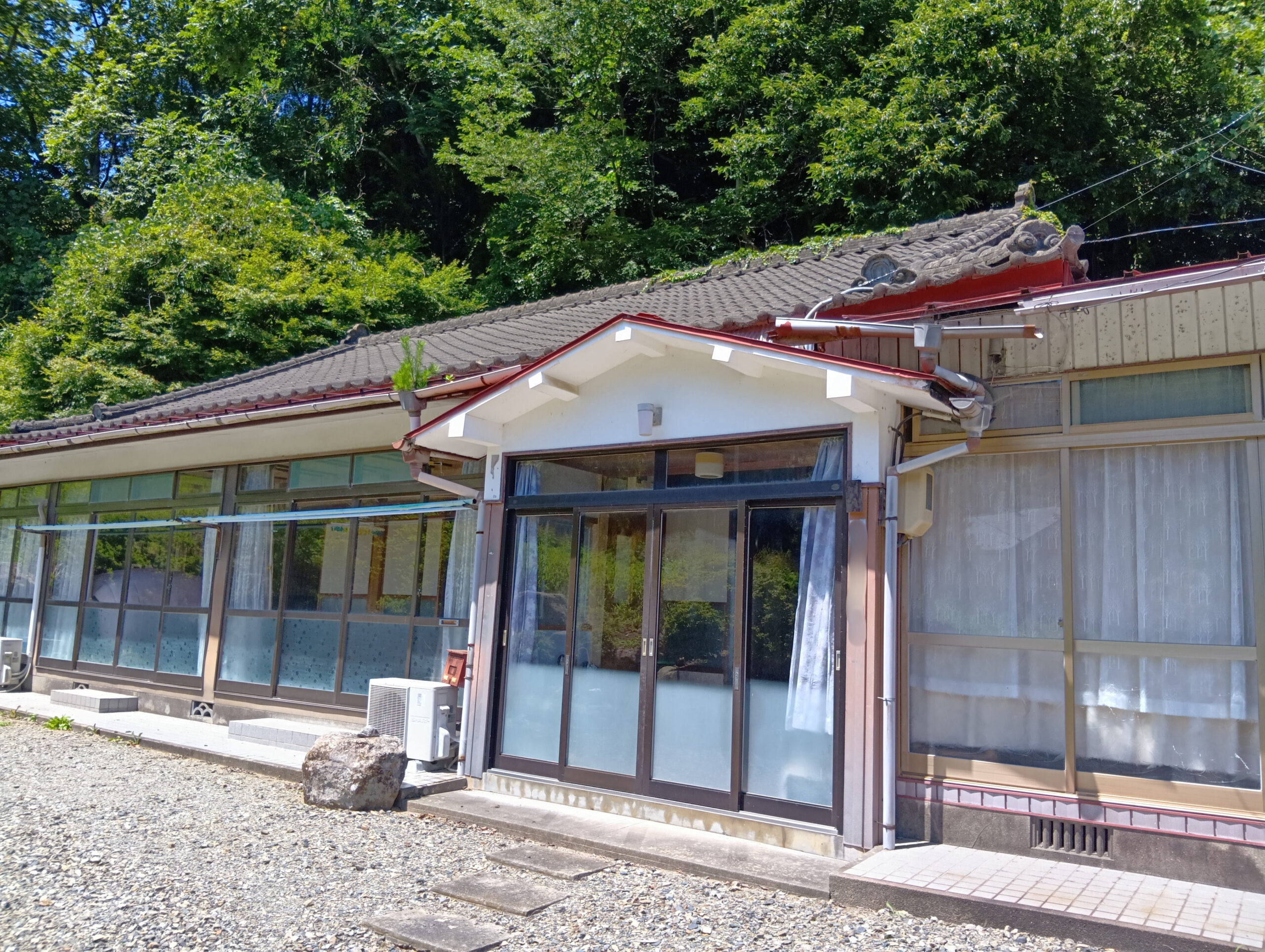 Karakunizawa: Peaceful single-story house with garden, ideal for small families