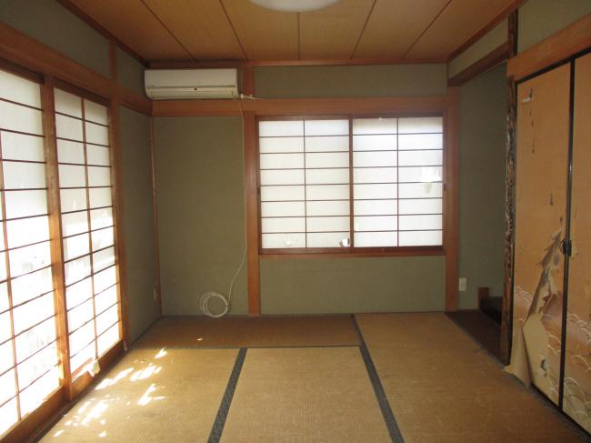 1980s concrete house, 20-min walk to station, Okayama