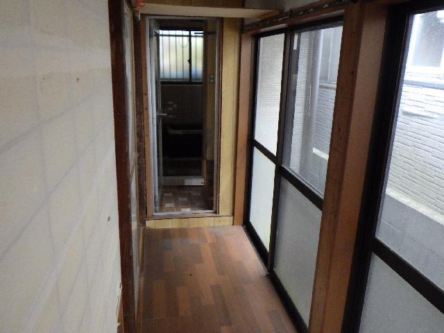 1960s wood house, 8-min walk to station, Nagasaki