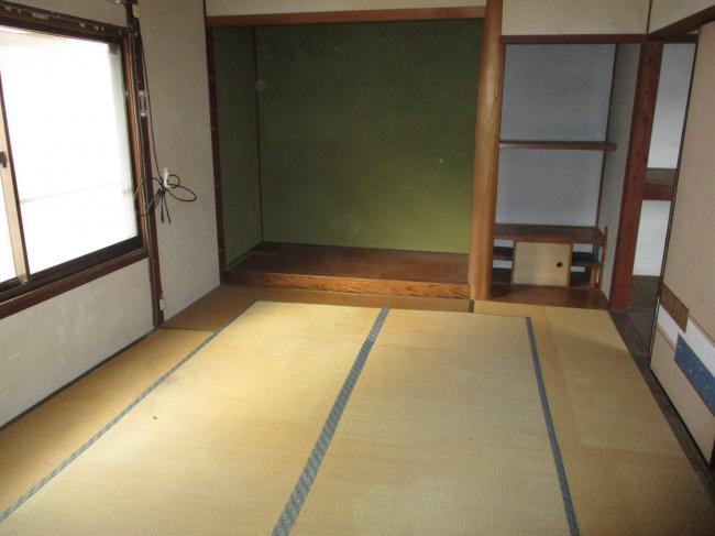 1950s wood house, 15-min walk to station, Okayama