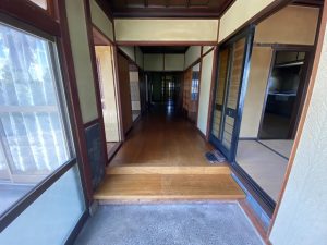 1970s wood house on a large plot in Toyama