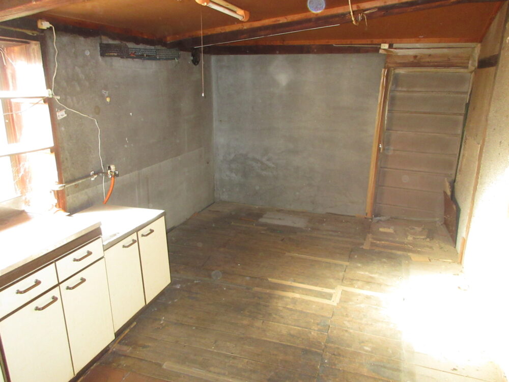 1940s wood house on a large plot in Iwate