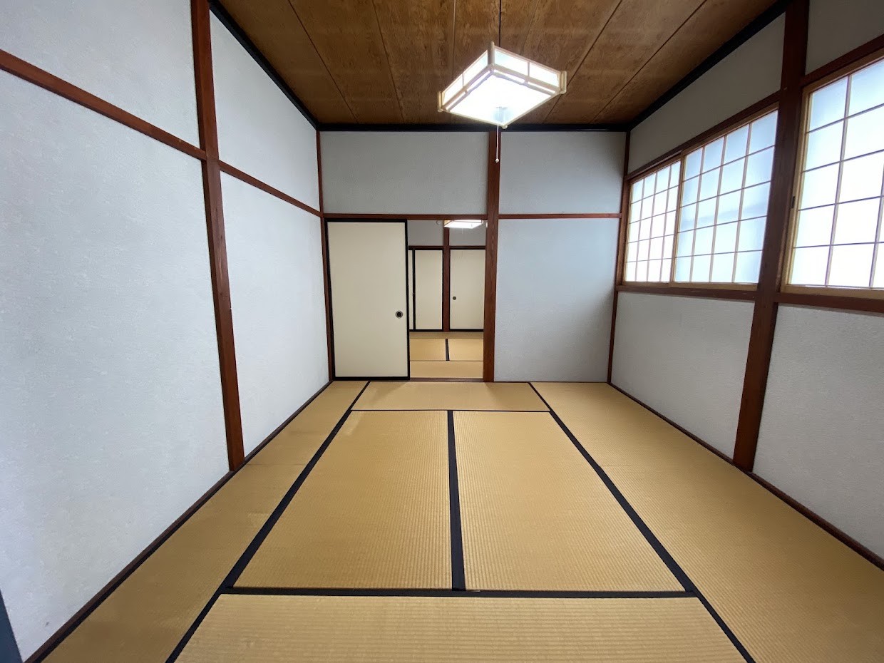 1970s wood house on a large plot in Toyama