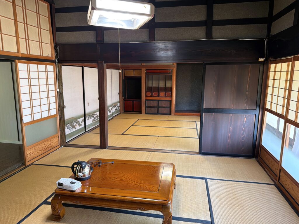 Wood house with storehouses in Omiya, Kyotango