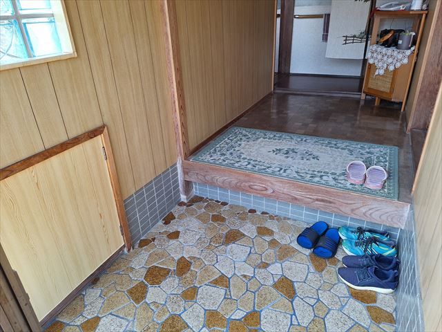 1970s wood house with storehouses in Yamaguchi