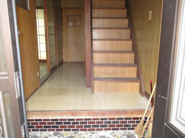 1970s wood house, 17-min walk to station, Okayama