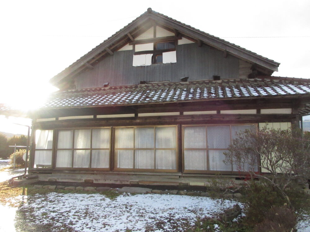 1920s wood house on a large plot in Iwate