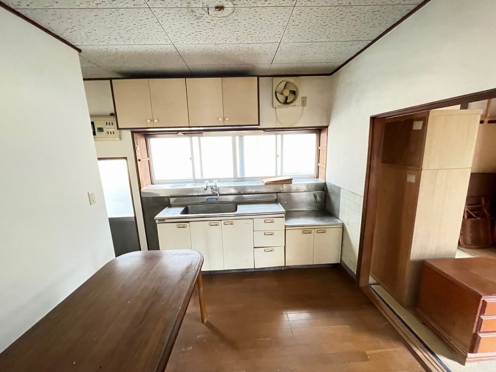 1970s wood house, 17-min walk to station, Shizuoka