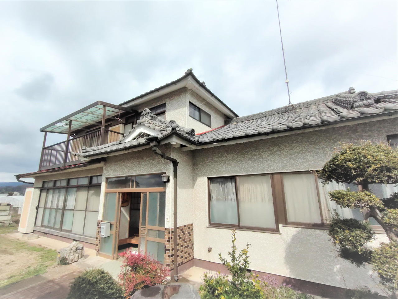 1970s wood house on a large plot in Tochigi