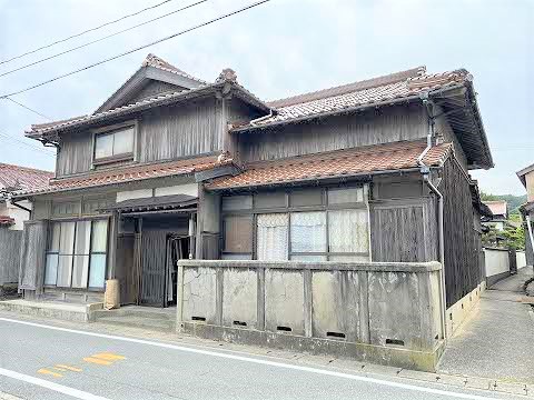 1930s wood house, 1-min walk to station, Shimane