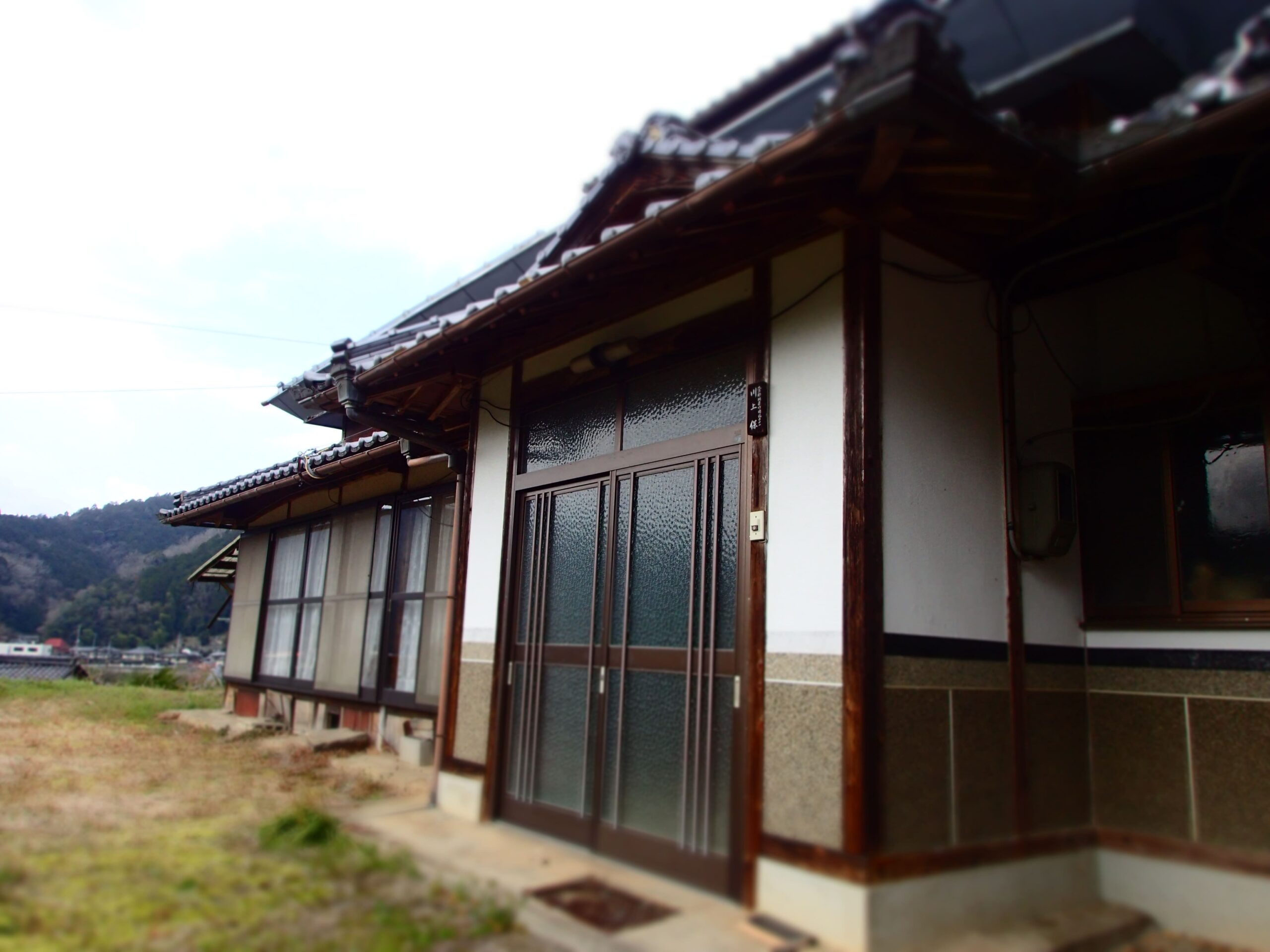 Wood house with storehouses in Okayama