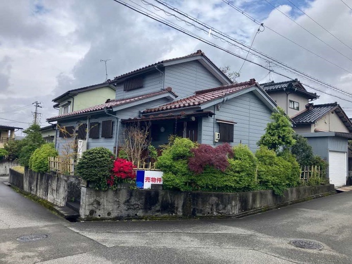1970s wood house, 14-min walk to station, Toyama