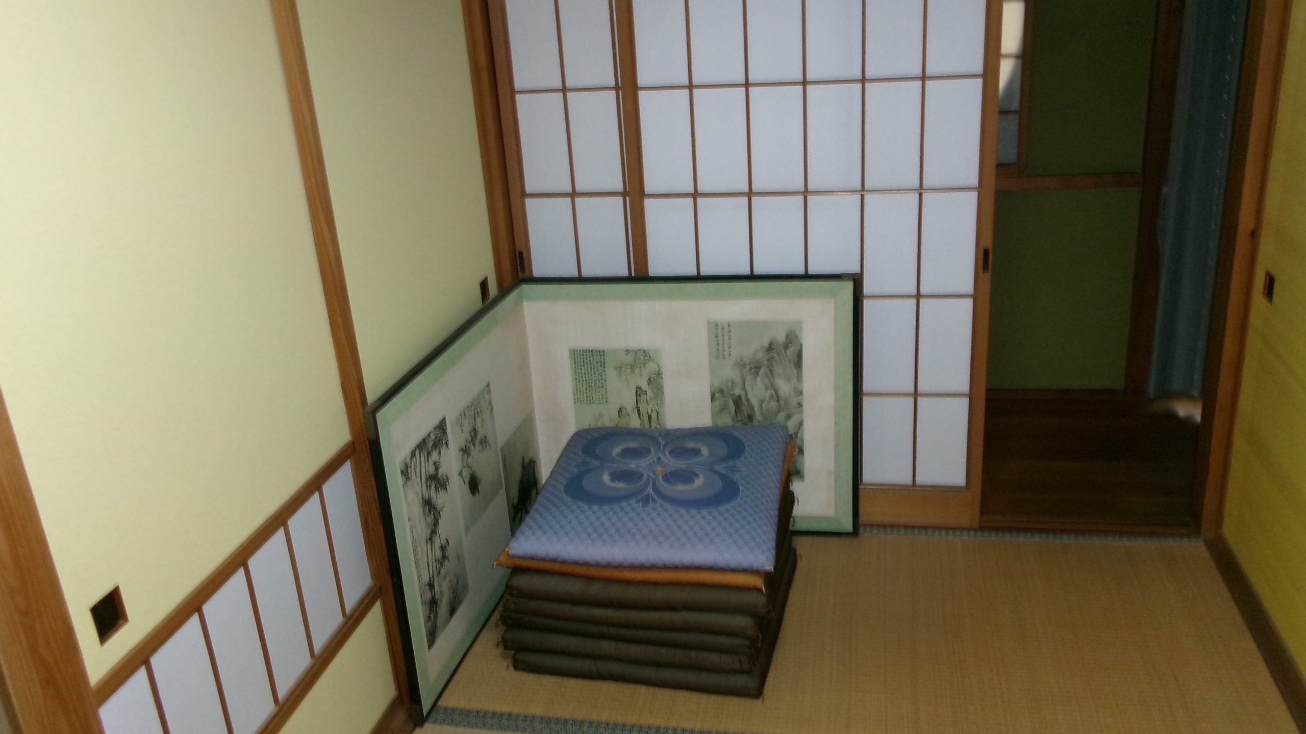 1980s wood house on a large plot in Toyama