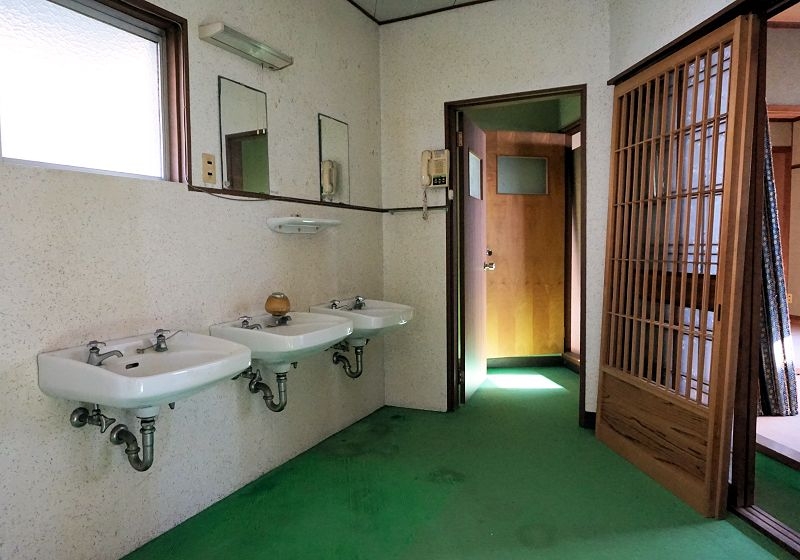 1970s wood house on a large plot in Tatsukushi, Tosashimizu