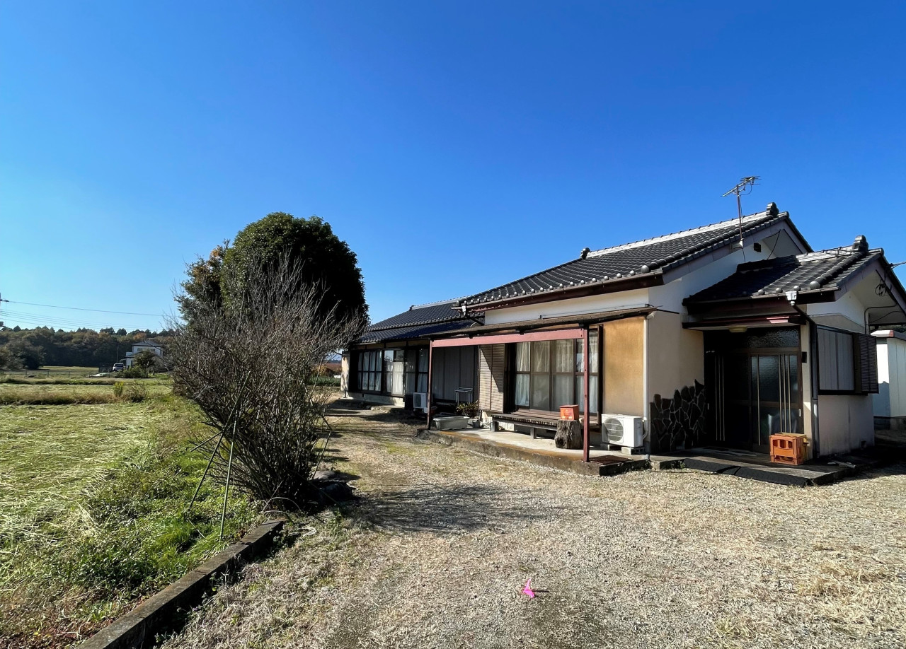 1950s wood house on a large plot in Tochigi