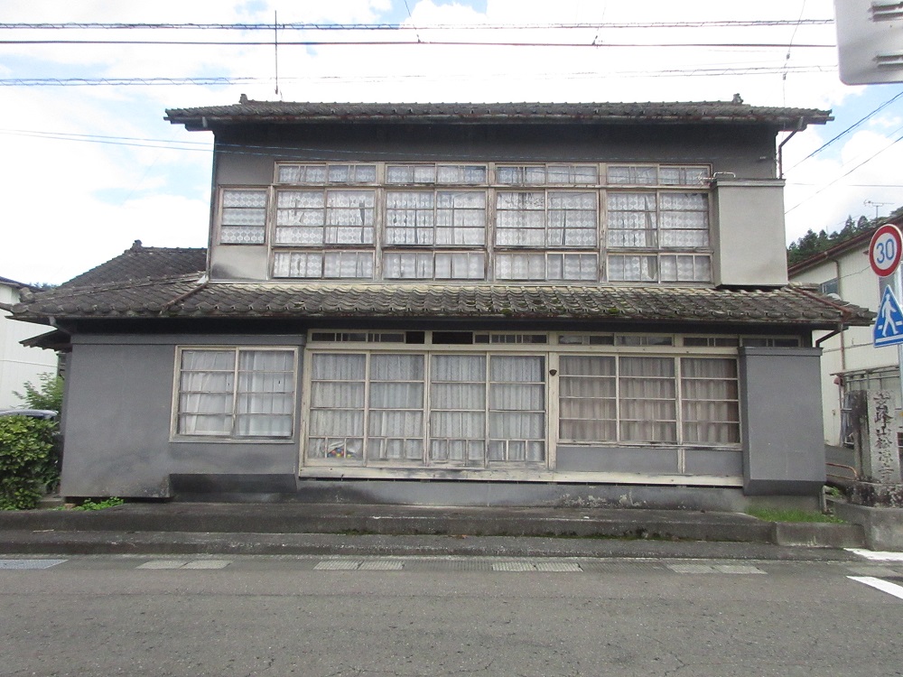 1960s wood house, 12-min walk to station, Iwate
