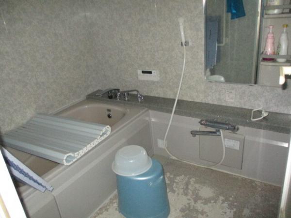 House, 14-min walk to station, Ehime