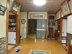 1970s wood house on a large plot in Niigata