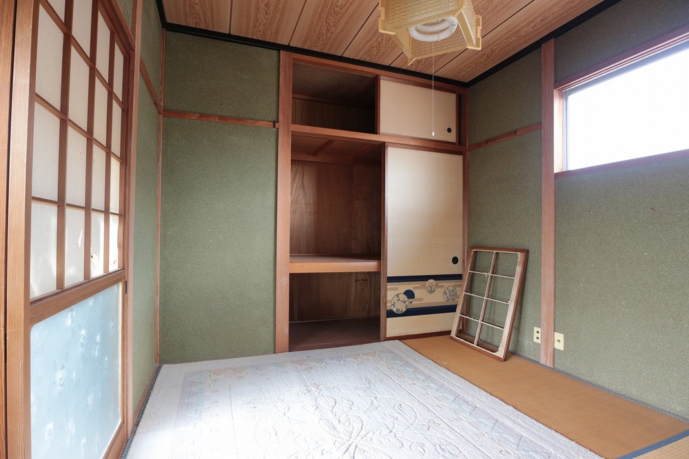 1970s wood house, 13-min walk to station, Toyama