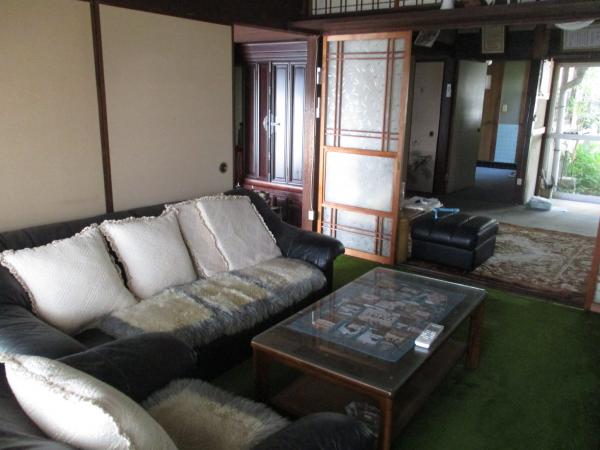 1900s wood house on a large plot in Okayama