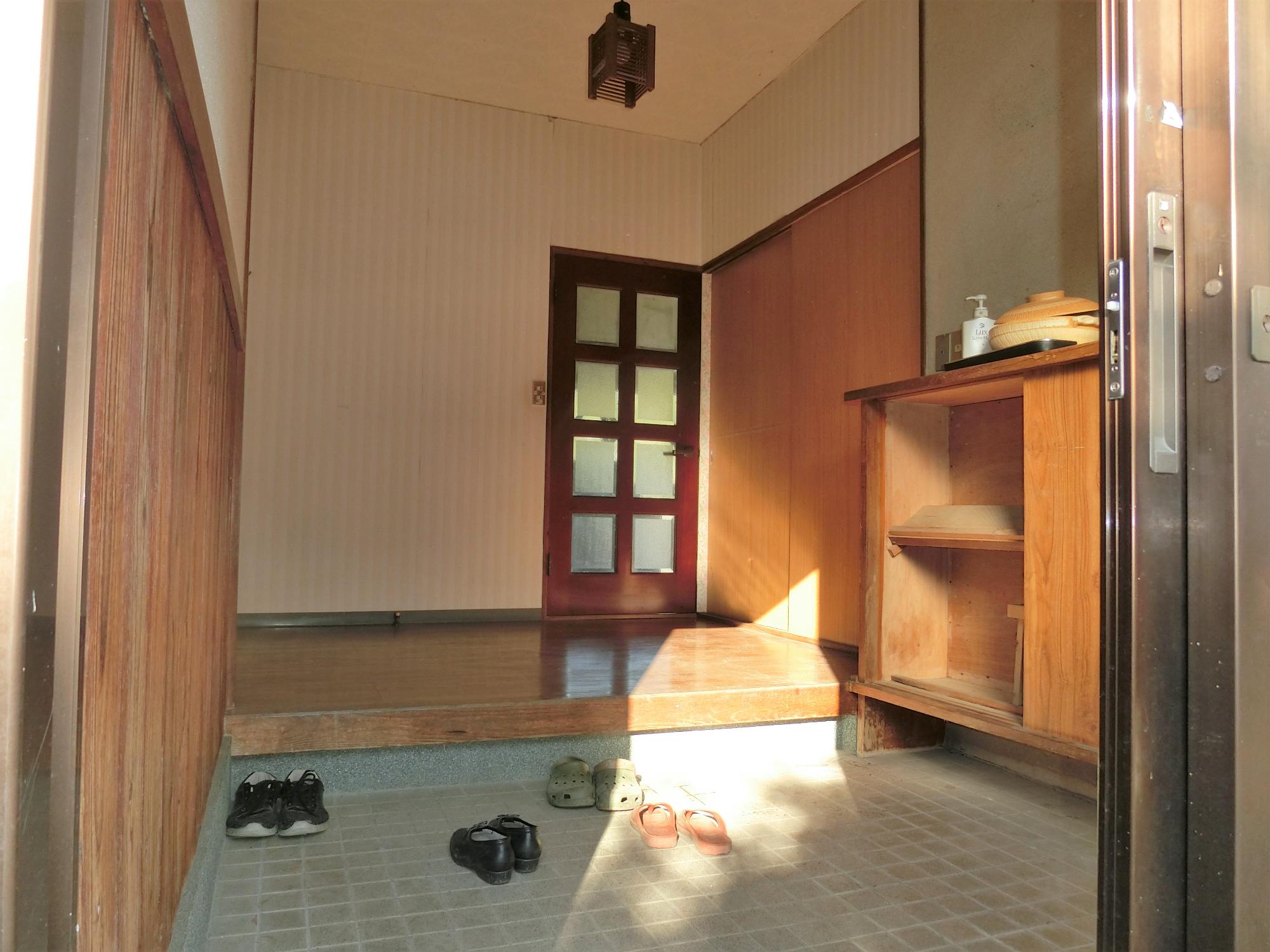 1970s wood house on a large plot in Fukuoka