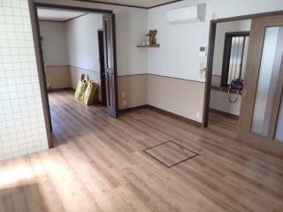1970s concrete house, 1-min walk to station, Oita