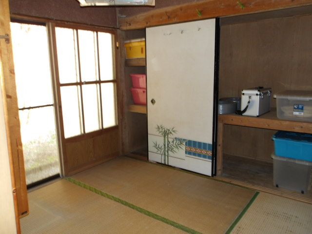 1960s wood house, 15-min walk to station, Hirasa, Satsumasendai