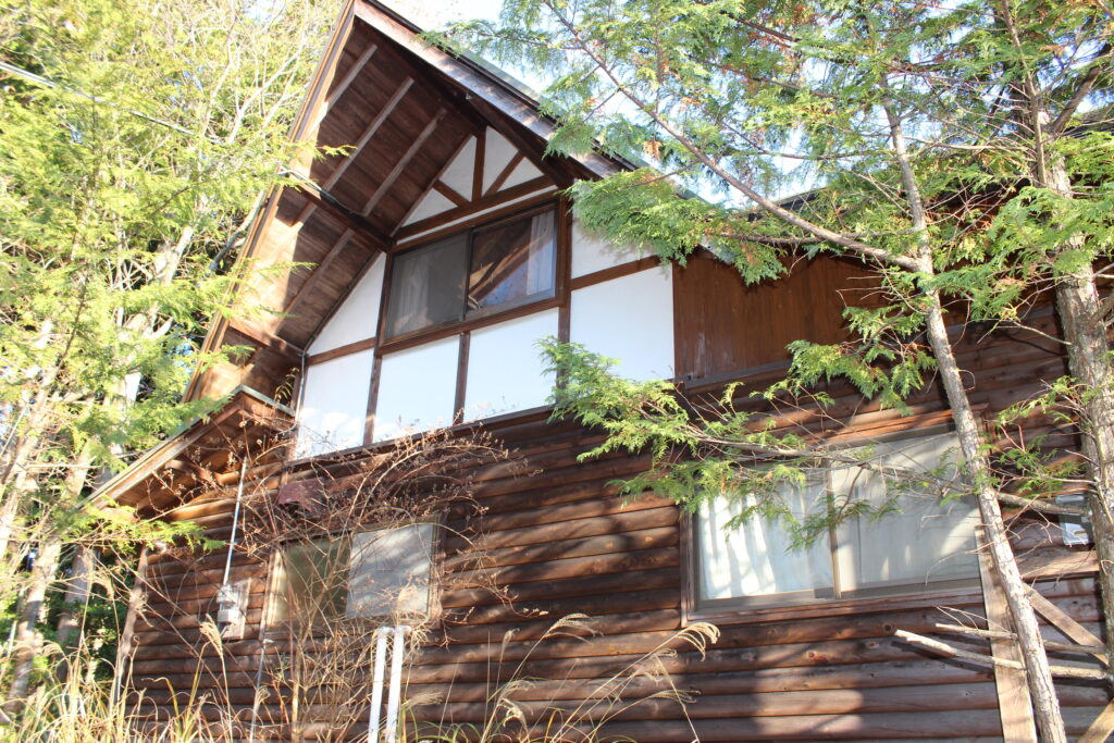 1990s wood house on a large plot in Nara