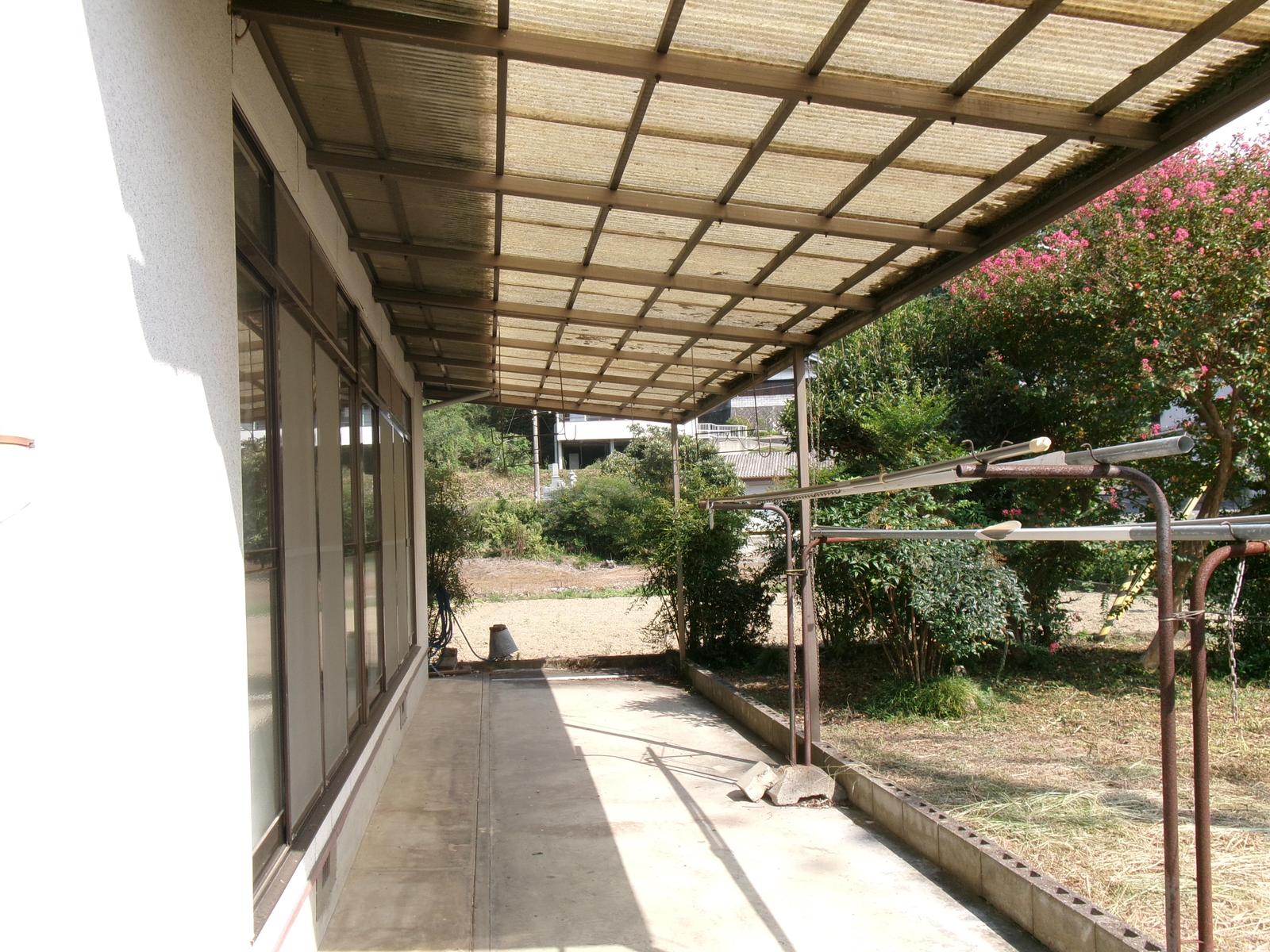 1970s wood house on a large plot in Hyogo