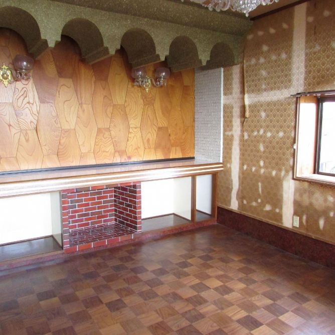 1970s wood house on a large plot in Aomori