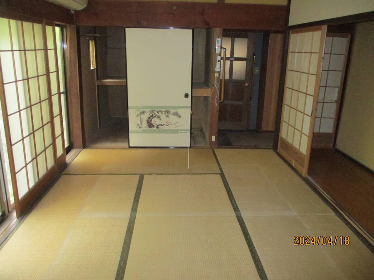 1930s wood house on a large plot in Hiroshima