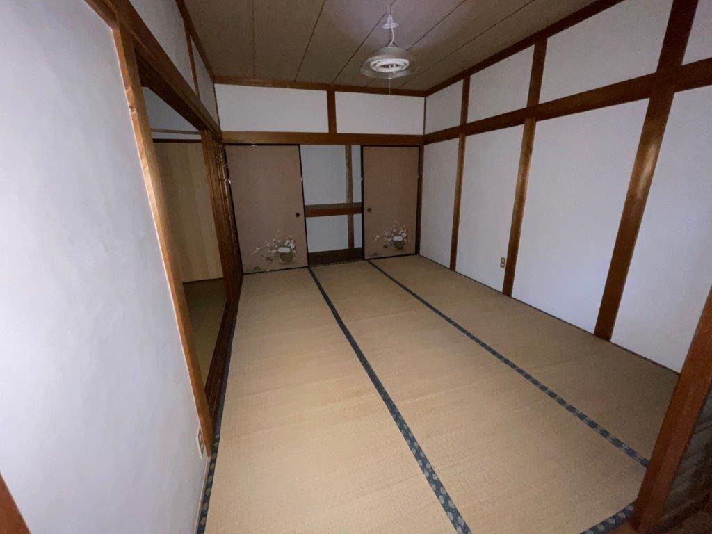 1980s wood house in Kochi