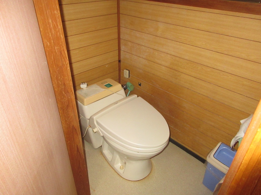 1980s wood house, 12-min walk to station, Iwate