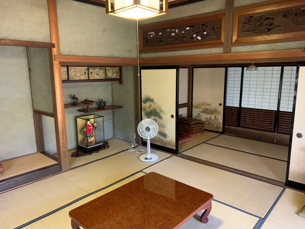 1960s wood house on a large plot in Tottori
