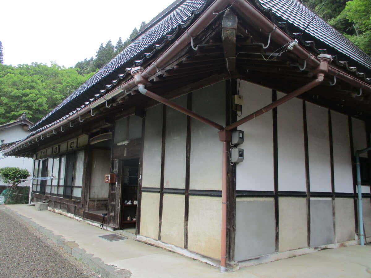 1860s wood house on a large plot in Hiroshima